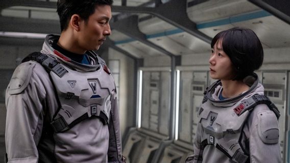 Sent To The Moon, Gong Yoo And Bae Doona Find Many Corpses