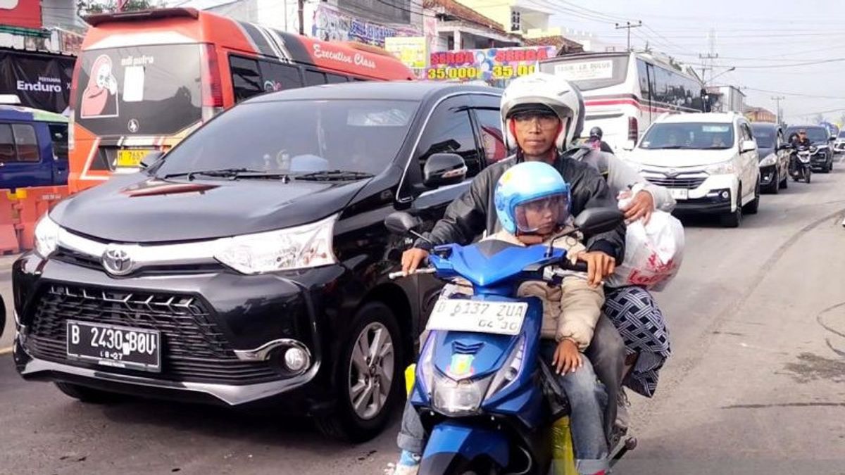 Activité du marché de Limbangan provoque embouteillages sur la route nationale