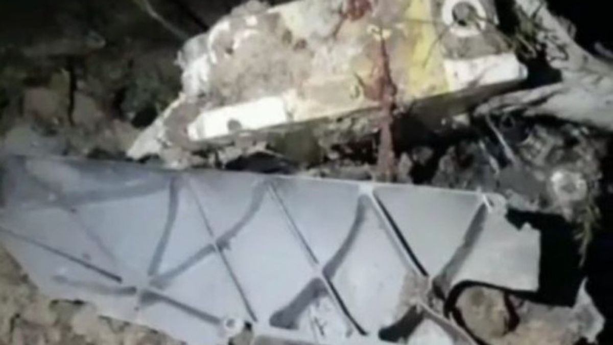 مشاهدات للحطام يزعم أنها طائرة مقاتلة من طراز T-50i Golden Eagle في بلورا ، لا تزال في مسرح الجريمة