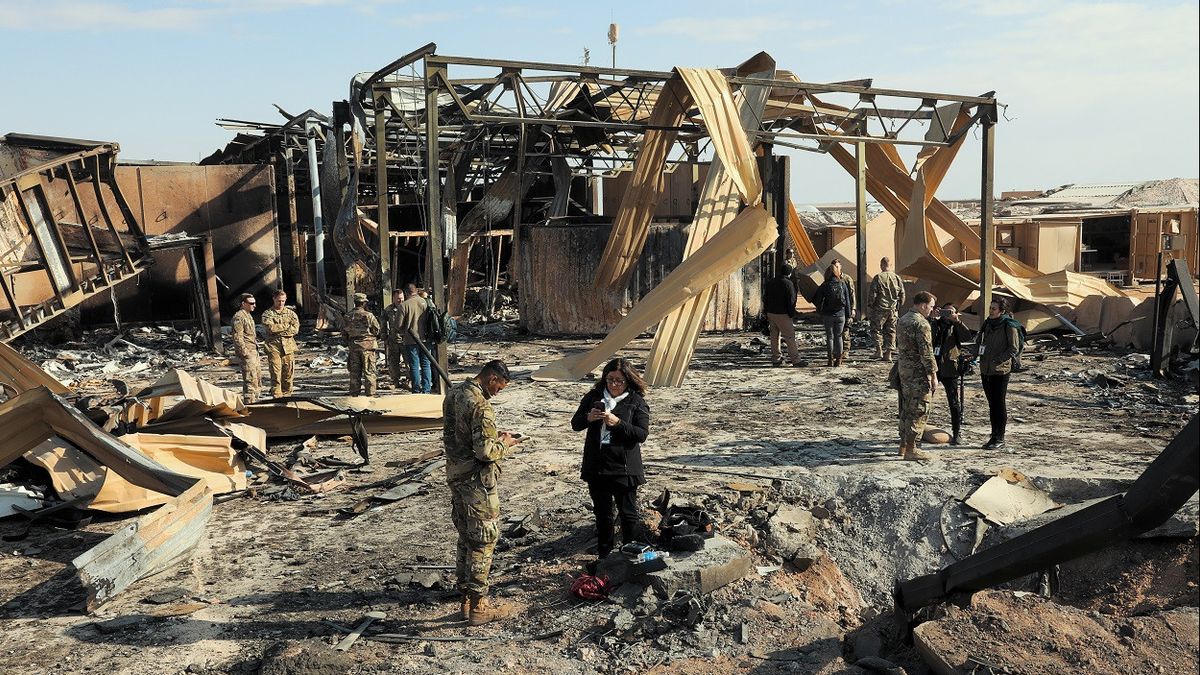 14発のロケット弾がイラク空軍基地を襲い、米兵2人が負傷
