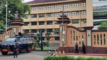 国家警察のローテーション、南スラウェシ警察署長のイルジェン・ジュハンダニ、ランプン警察署長になるイルジェン・ヘルフィ・アセガフ