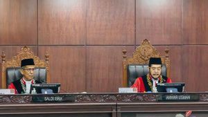 'Demi Allah Saya Bersumpah,' Anwar Usman-Saldi Isra Bergantian Ucapkan Sumpah Ketua-Wakil Ketua MK Disaksikan Jokowi