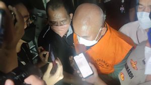 Keluar dari Gedung KPK Berompi Tahanan, Wali Kota Bekasi Rahmat Effendi Bungkam