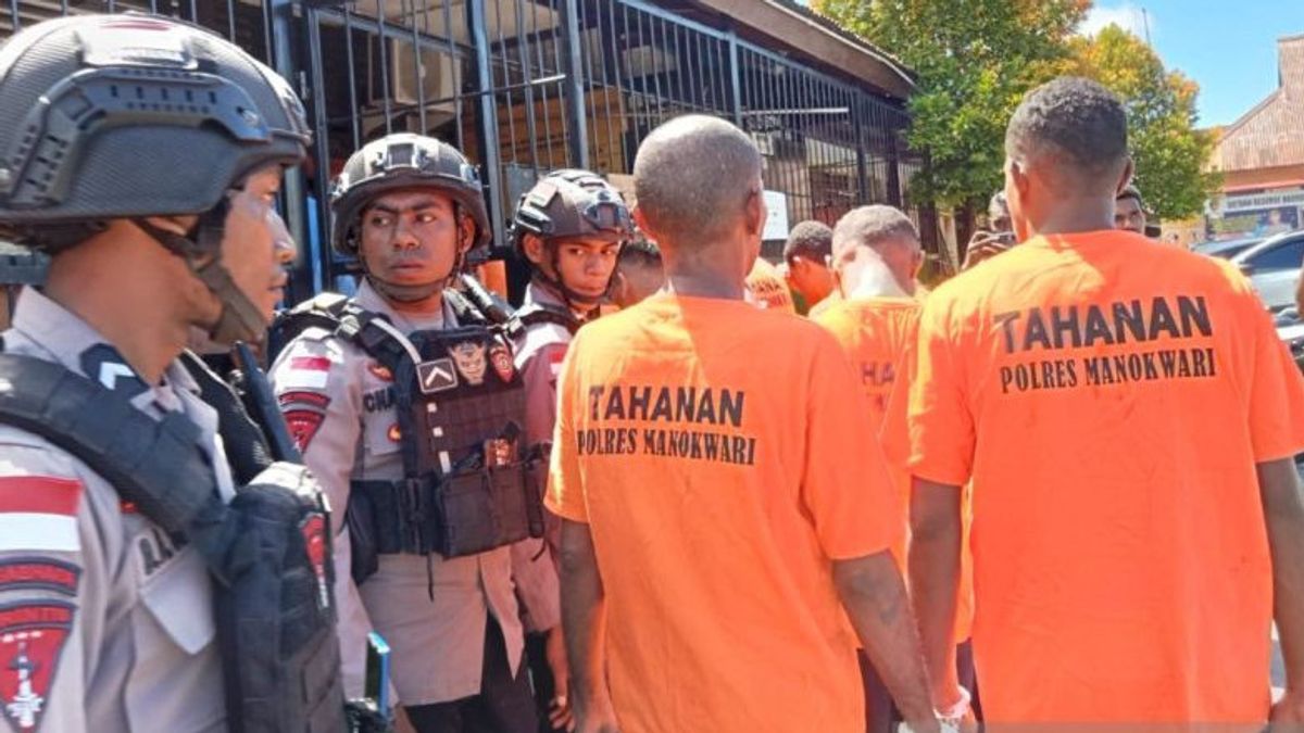 Polisi Tetapkan 5 DPO Kasus Blokade Jalan Trans Papua Barat