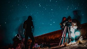 3 Easy Ways To See Meteor Showers And Blue Moons