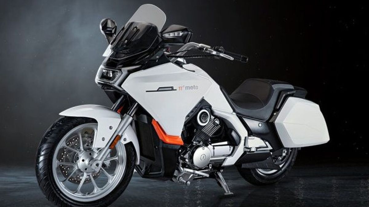 这家中国摩托车制造商发布了一款类似于本田金翼的摩托车