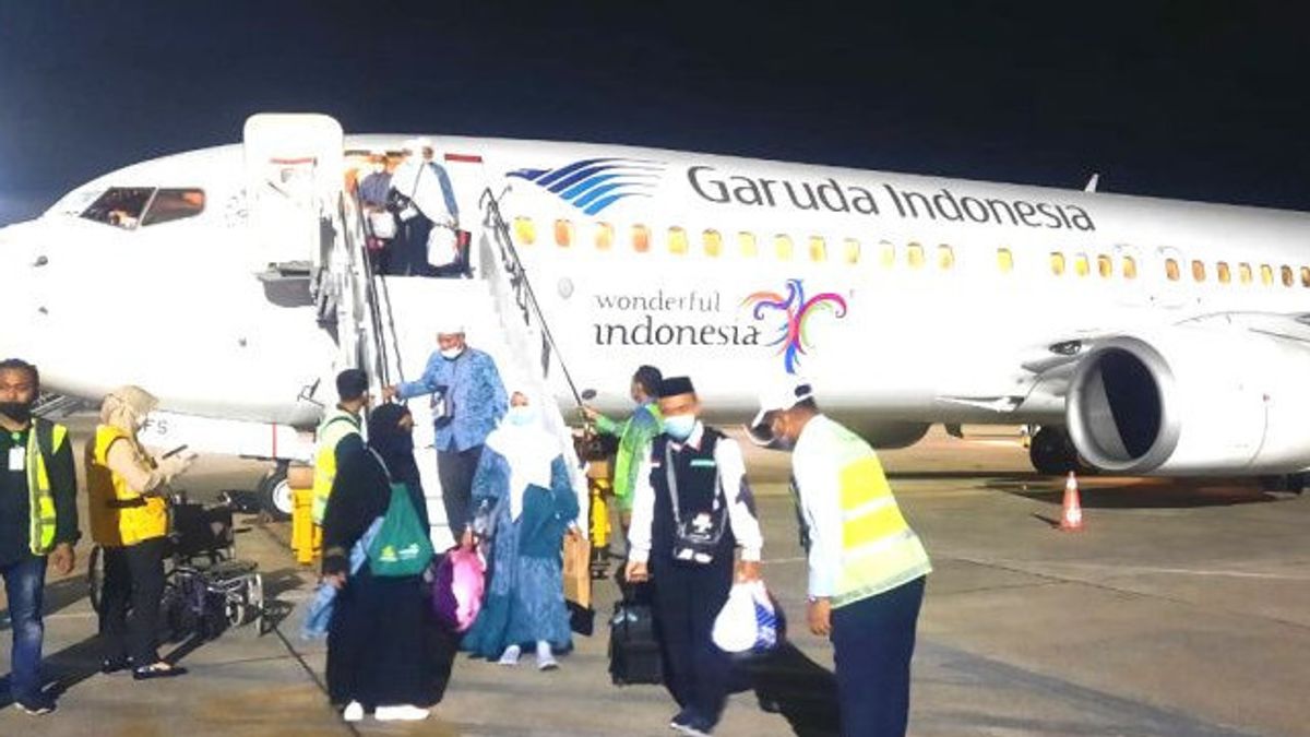 Again, Hajj Pilgrims Delayed 12 Hours To Return To Indonesia