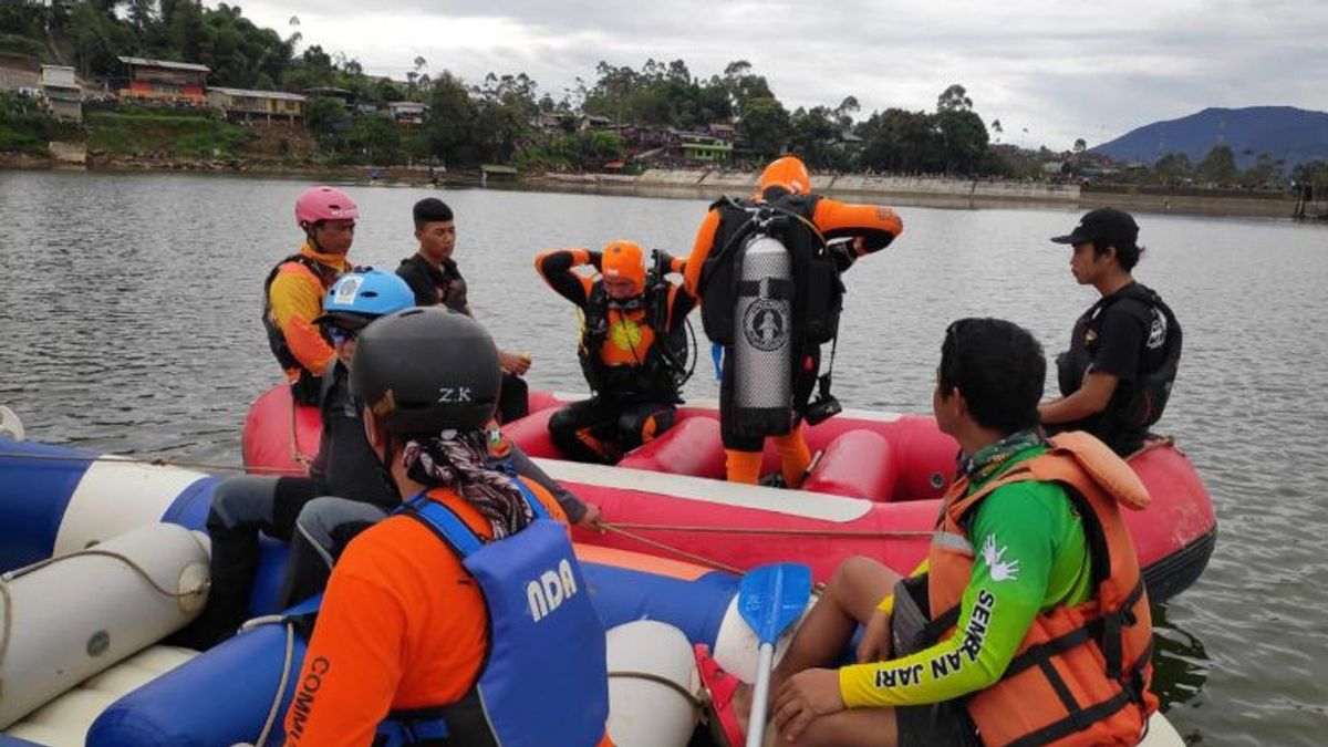 Tim SAR Cari Pemuda yang Tenggelam di Situ Cileunca Bandung saat Bermain Perahu