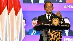 Bahlil Serahkan Dokumen Pra Kelayakan Proyek Prioritas Hilirisasi Energi ke Danantara