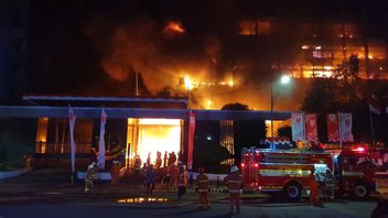 Polisi Kerahkan Tim Cek Konstruksi-Listrik Selidiki Kebakaran Gedung Kejaksaan Agung