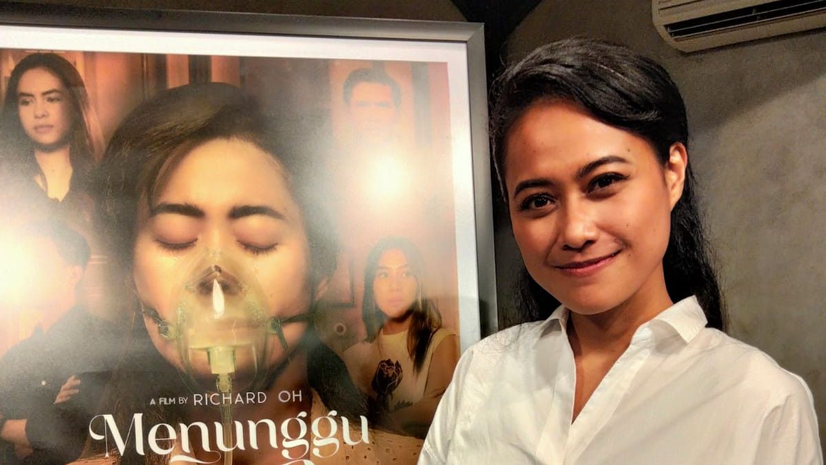 Lying Weak And In A Coma Is Difficult For Putri Ayudya To Do In The Movie Waiting For Mother