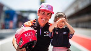 Ada yang Spesial dari Aleix Espargaro pada Balapan MotoGP Barcelona di Sirkuit Catalunya Nanti, Helm Khusus untuk Mia