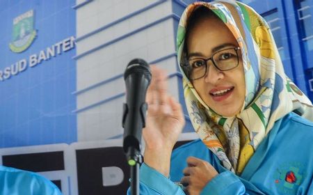 Airin Sungkem Orang Tua Sebelum Coblos Pilkada Banten di Alam Sutera