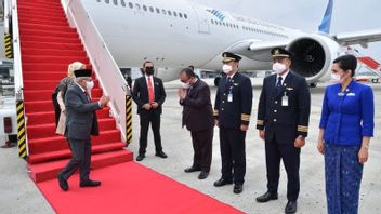副总统从中东飞行11小时抵达印度尼西亚