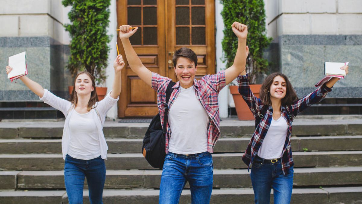 ar, ce sont les 20 campus avec les meilleurs maîtres en psychologie en Indonésie, il y a 3 PTS qui sont entrés dans la liste