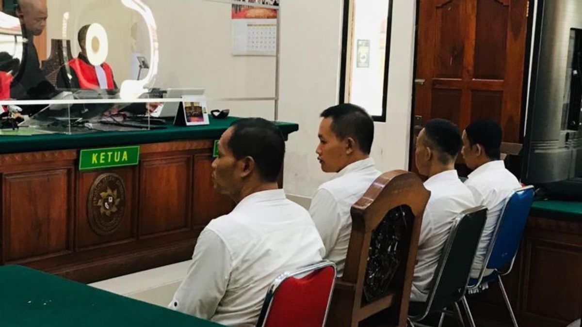 Les procureurs accusent quatre attaquants de Satpol PP Denpasar 2,5 ans de prison