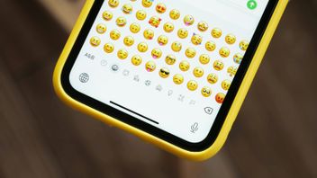 How To Change Android Emoji To IPhone: Enter App Settings