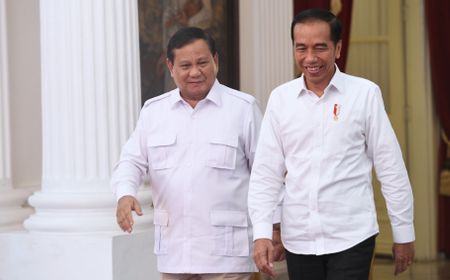 Politik Dua Kaki Jokowi Dinilai Untungkan Prabowo Subianto