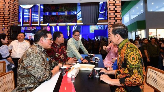 Sandiaga Talks To Jokowi Will Often Use Green Batik