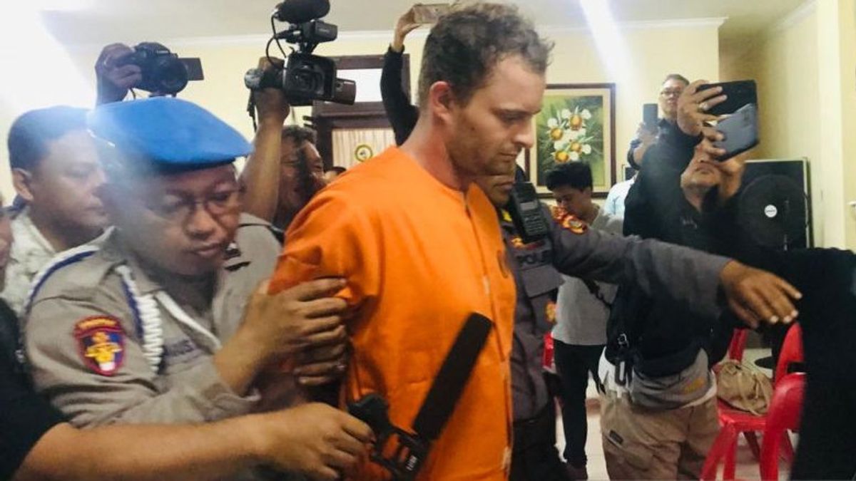 Aussie Caucasian Man Owner Of Airsoft Gun Persecuting Girlfriend From Makassar Arrested By Police In Bali