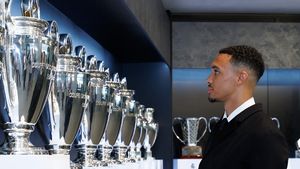 Kejutan Alexander-Arnold Saat Diperkenalkan Sebagai Pemain Real Madrid