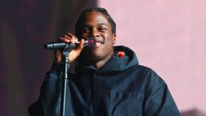Daniel Caesar Beri Bocoran Album Baru yang akan Dirilis Tahun Ini