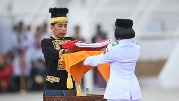 La pluie s’est abattue avant la cérémonie de chute du drapeau à IKN, Jokowi: C’est très service