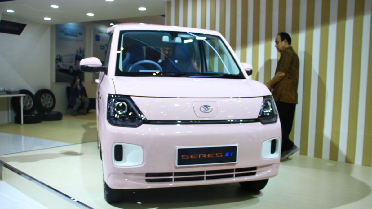 سوكونيندو بويونغ سيارة كهربائية من السلسلة E1 في IIMS ، تقدم مجموعة متنوعة من البرامج الجذابة