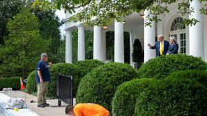 Trump Ibaratkan 'Pangkas Kayu Mati' Terkait Ancaman PHK Usai Pemerintah AS Shutdown