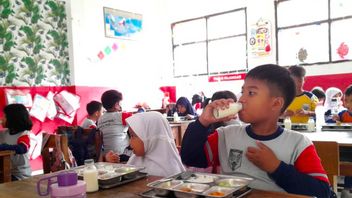 Mengapa Susu Wajib Masuk Program Makan Bergizi Gratis?