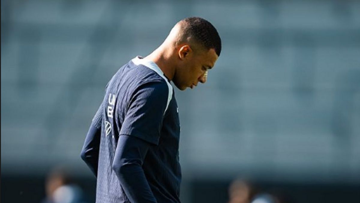 Mbappé pourrait jouer contre un Néerlandais avec un masque protecteur