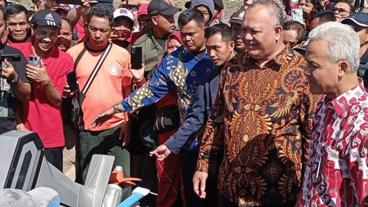 Ganjar鼓励中爪哇的渔民使用电动机动船