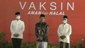 Di Depan Jokowi,  MUI Jatim Sebut Vaksin AstraZeneca Halal, Beda Dengan MUI Pusat 