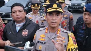 Gagal Dipersuasi, Polisi Tembakkan Gas Air Mata Bubarkan Kericuhan di Stadion Jatidiri Semarang