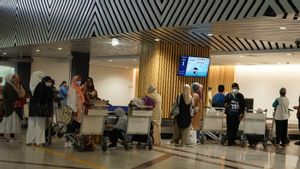  Gunung Semeru Erupsi Muntahkan Hujan Abu, Penerbangan Bandara Surabaya-Malang Beroperasi Normal