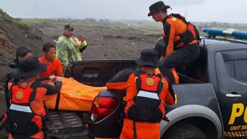 Trois pêcheurs fouillés par les vagues d’eau de Cilacap, 1 mort