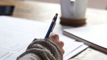 Verba Pewarta est une des règles utilisées dans les textes de nouvelles, voici l'explication et les exemples