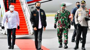 Didampingi Luhut, Jokowi Tinjau Lumbung Pangan dan Bagi-bagi Sertifikat di Sumut