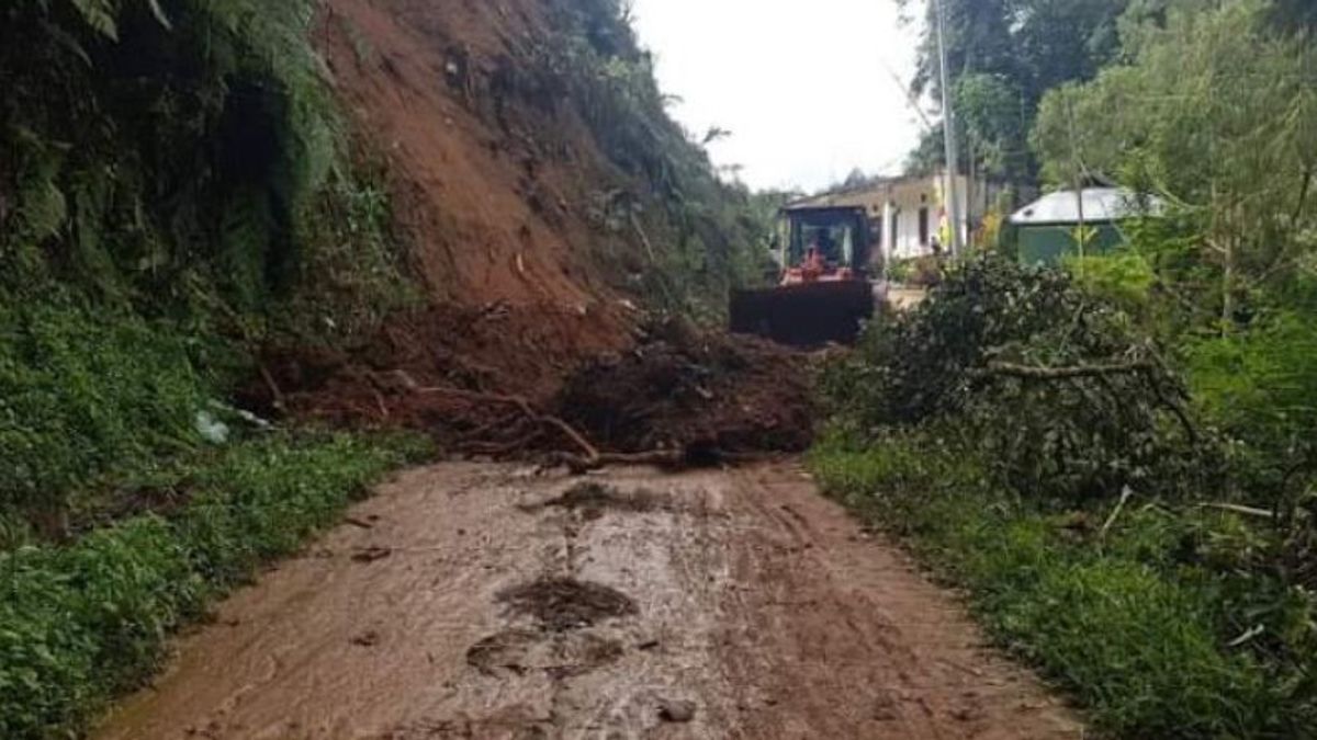21 Landslide Points In Mamasa Have Been Cleaned