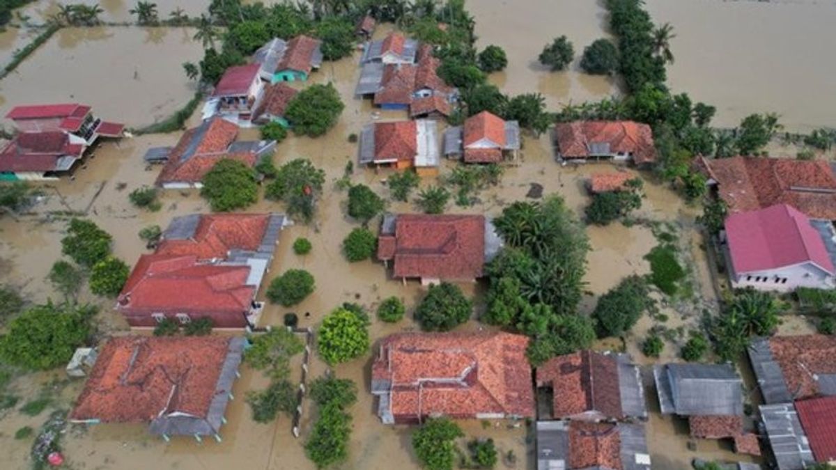 Inondations de Bandang Karawang, Route Break Up et Warung Cared Hanyut