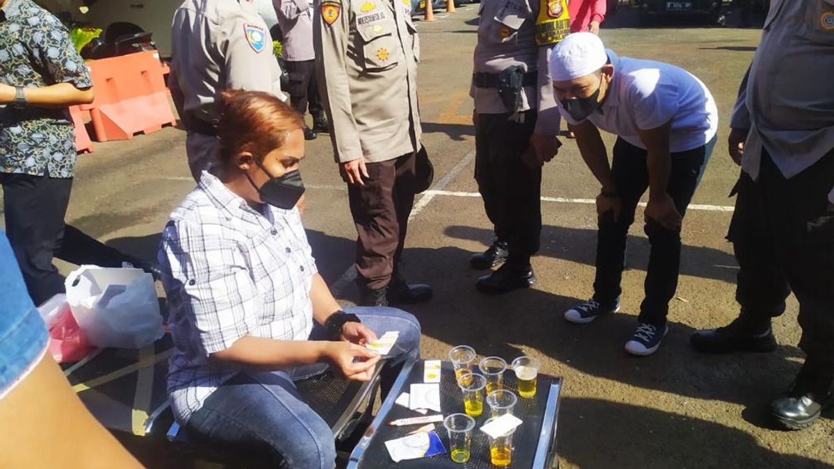 Suddenly, 18 Palmerah Police Personnel Undergo Urine Test
