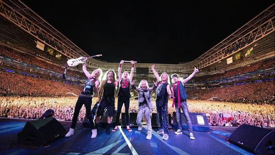 Bruceickinson promet de nombreuses nouvelles choses pour la tournée mondiale de Iron Maiden qui débutera cette année