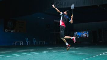 Smash Engineering In Badminton, Tutorial Forehand And Backhand Smash