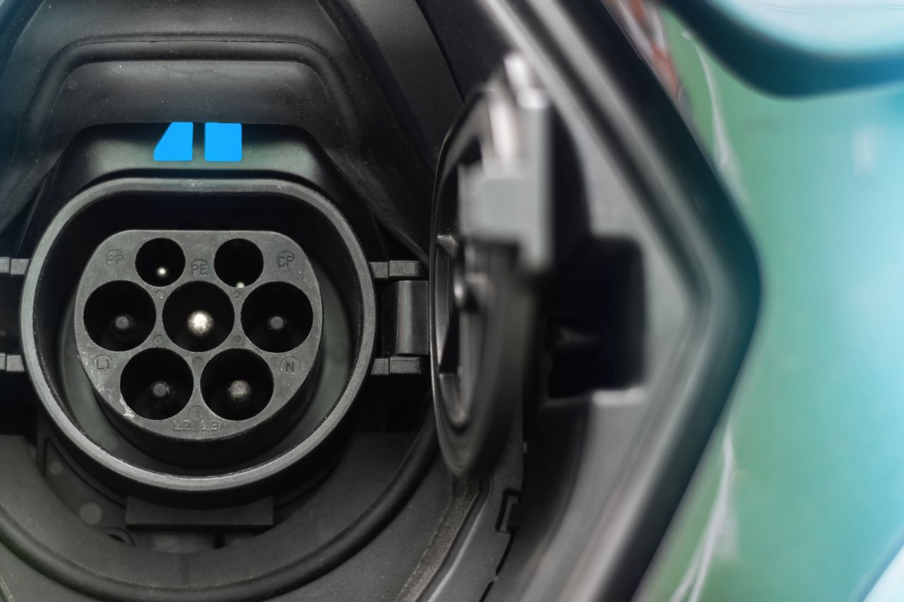 大型車会社のお気に入りの材料となるリチウムニッケル電池の長所と短所