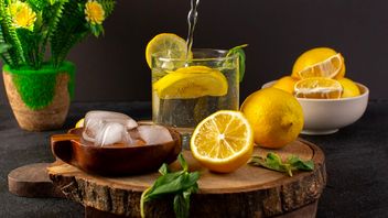Tips Awet Muda ala Dokter Harvard, Rutin Minum Air Lemon Selama 30 Hari