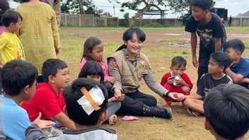 チャンジュール地震災害の背後にある子どもたちの恐怖を取り除くためのポリの取り組み