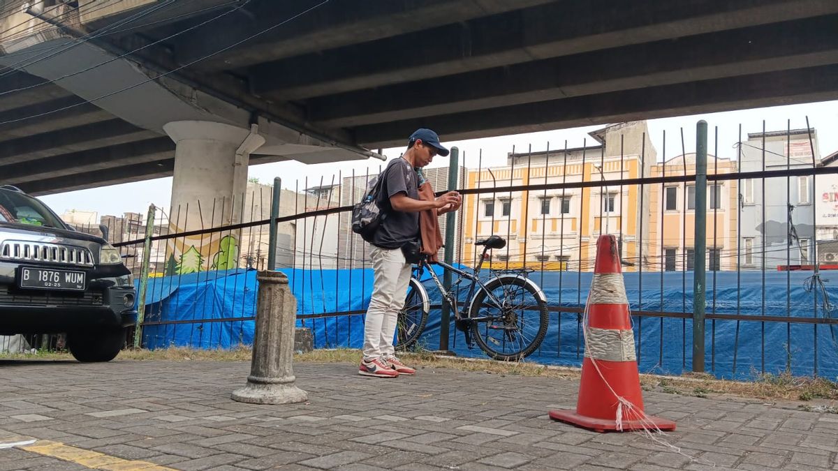 Residents Around Ciputat Market Are Excited, See ODGJ Jumping From Flyover Still Alive