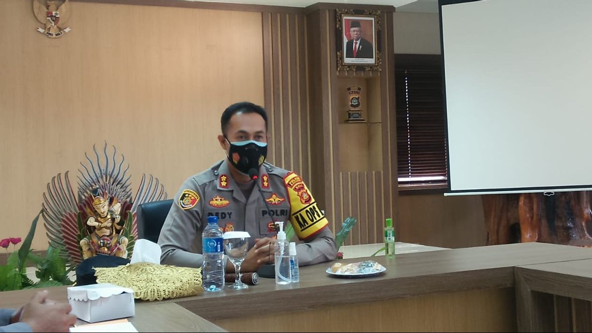 Polisi Jemput 200 Warga Isoman untuk ke Tempat Isoter Terpadu di Badung Bali