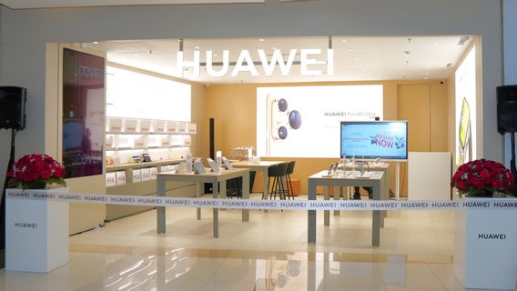 华为在雅加达开设体验商店,新设备试用客户支持