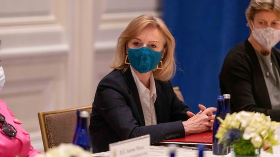 Affirmant Le Soutien De La Grande-Bretagne à L’Ukraine Face à La Russie, La Ministre Des Affaires étrangères Liz Truss Ultimatum L’Iran Signe Un Accord Nucléaire